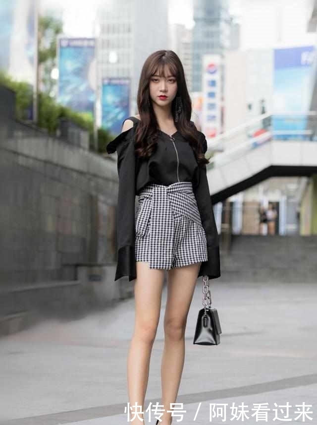 街拍：简约的风格，在大街上成为别具一格的风景