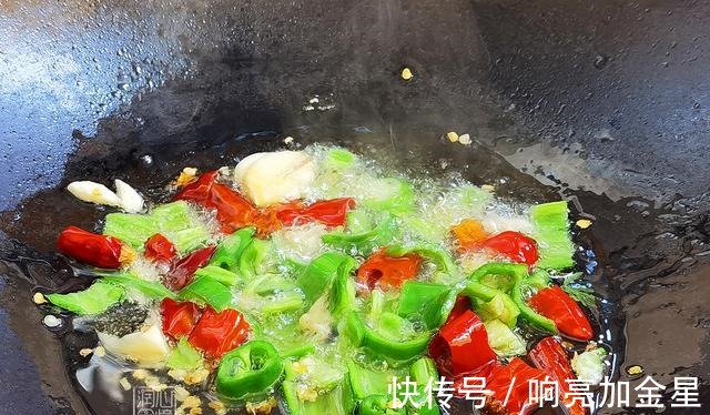 农村岳父寄来一大袋菌菇干,炒了一盘晒朋友圈火了,电话响个不停!