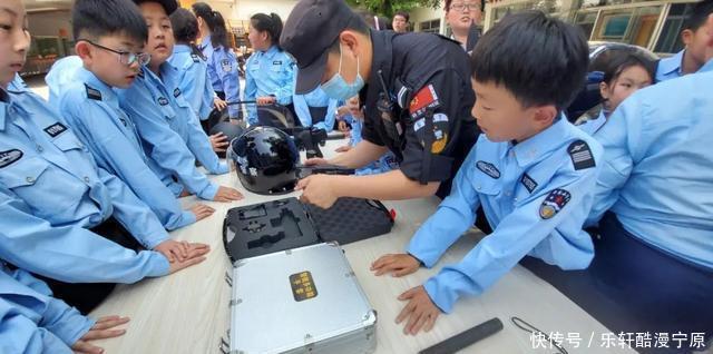 花园派出所|广电研学团“小警察职业体验”研学活动进行ing！