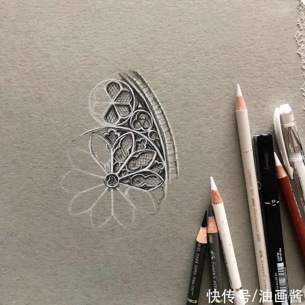 素描@英国女孩手绘哥特式建筑，复杂精致的素描令人吃惊，质感绝了