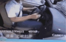 |搞笑GIF：女生千万不要穿裙子骑车 尤其是这种长裙子