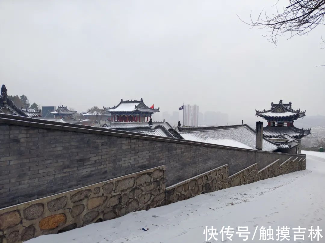 建筑|雪后的吉林市玄天岭，建筑群古韵十足，原来可以这么美