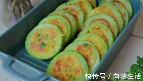 梅姐|西葫芦别炒着吃了,试试这样做,清淡营养,我家孩子一口气吃5个