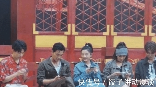 路透社|杨幂录新综艺被拍，衣服造型太酷了，无美颜下的腿围真是让人傻眼