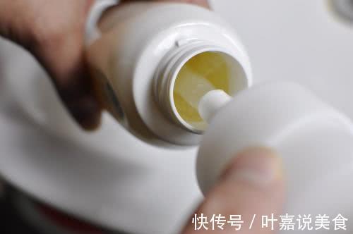 “洗衣液”和“洗衣粉”哪个好以前不了解,难怪洗衣效果不好