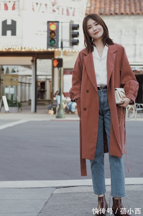 大长腿 今年建议多穿“大衣”和“风衣”,内搭毛衣+牛仔裤,保暖又时髦