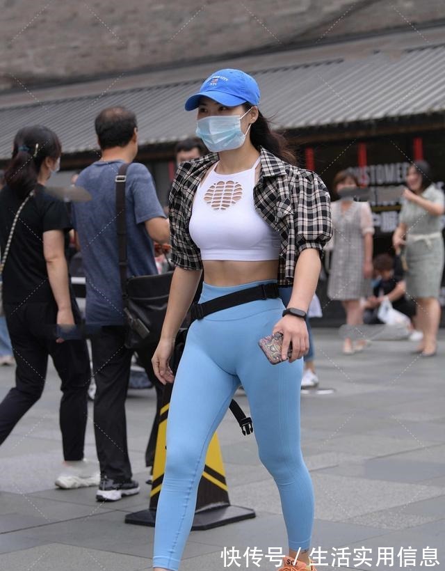 版型 时尚优雅的打底裤带来清爽的视觉感,尽显简约的气质感!