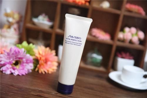 这些洗面奶，让你的肌肤感觉清爽、柔嫩、润泽，如丝缎一般光滑