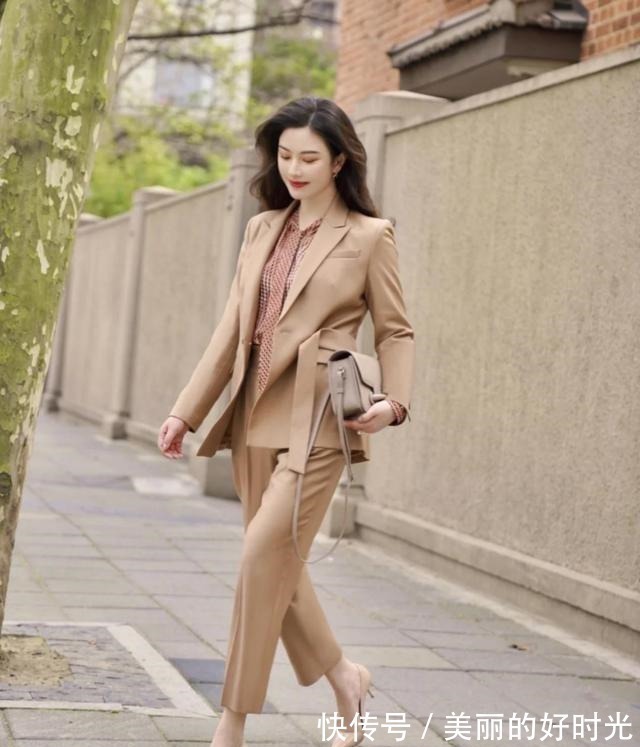 色系 太值得借鉴了,4组配色,显高级“近似配色法”,一学就会!