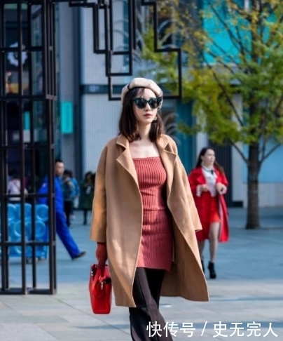 妹子|路人街拍:穿着完美凹显优雅身姿的妹子,真是撩人!