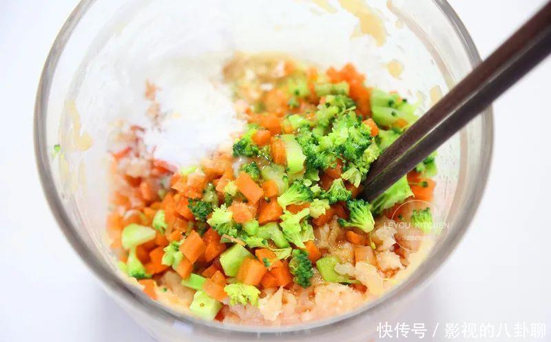 不用|减肥也不用吃的太素,蔬菜鸡肉饼,鲜嫩不柴,饱腹感强,好吃不胖