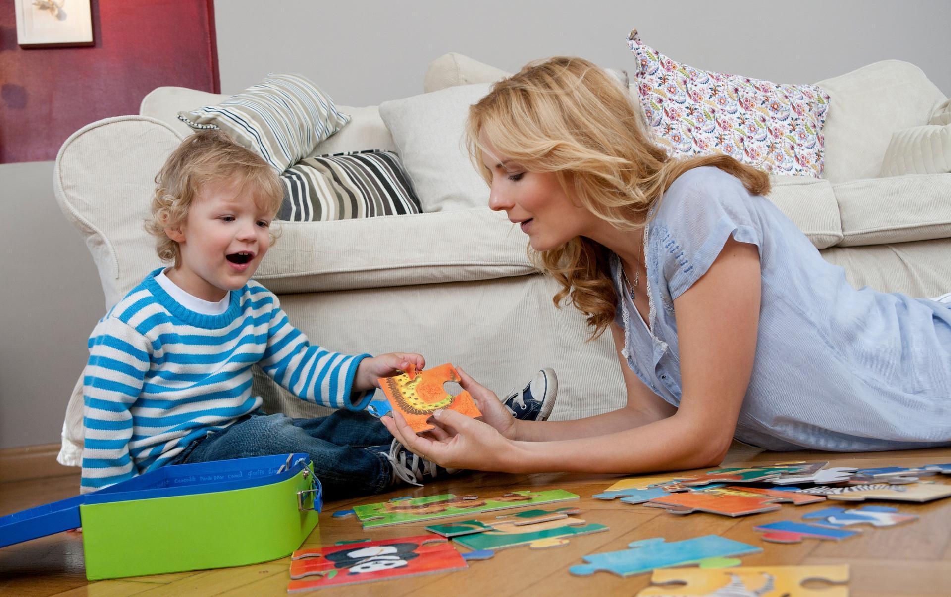 头发|两个情绪失控的妈妈,当街教育孩子让娃很受伤,网友:童年阴影