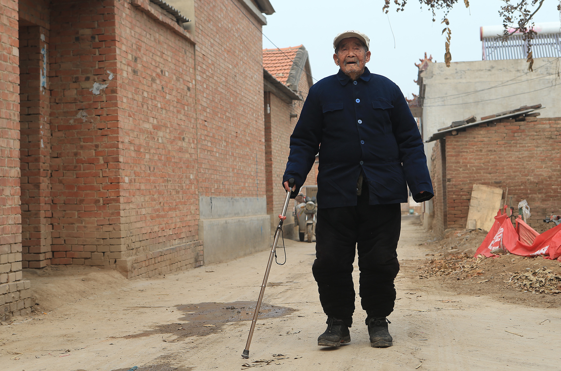 113岁农村老汉每天吃肉、喝酒、赶集,生活习惯让养生专家汗颜