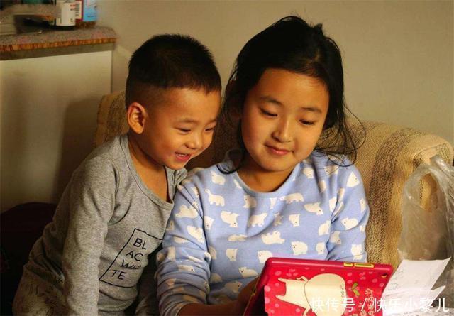 大宝|“削他”5岁姐姐的作业被1岁弟弟撕烂,宝妈两个字化解矛盾