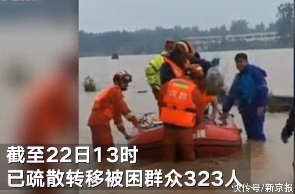 橡皮艇|河南卫辉市两村庄内涝严重3000余人被困，消防部门正紧急救援