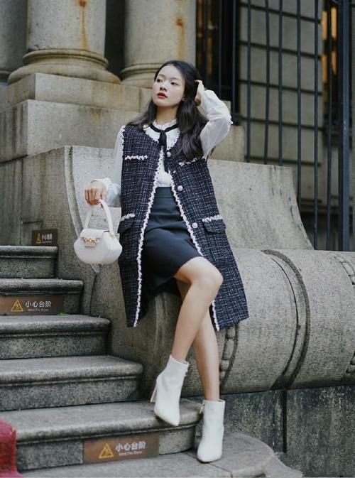 衬衫怎么穿才好看？配一配2021年超“火”的马甲，时髦显瘦又减龄