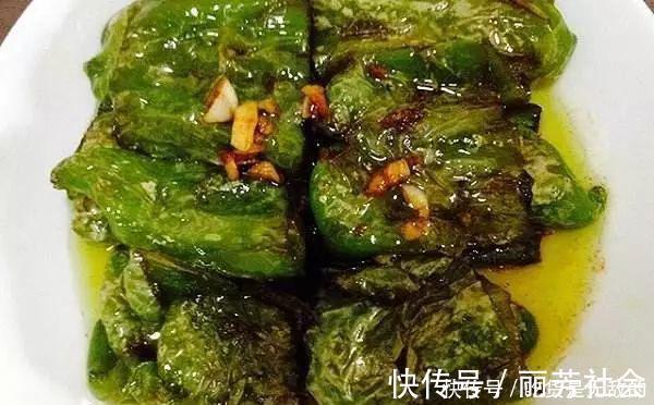 饭店大厨透露做虎皮青椒，别直接下油锅否则不“起皮”不入味