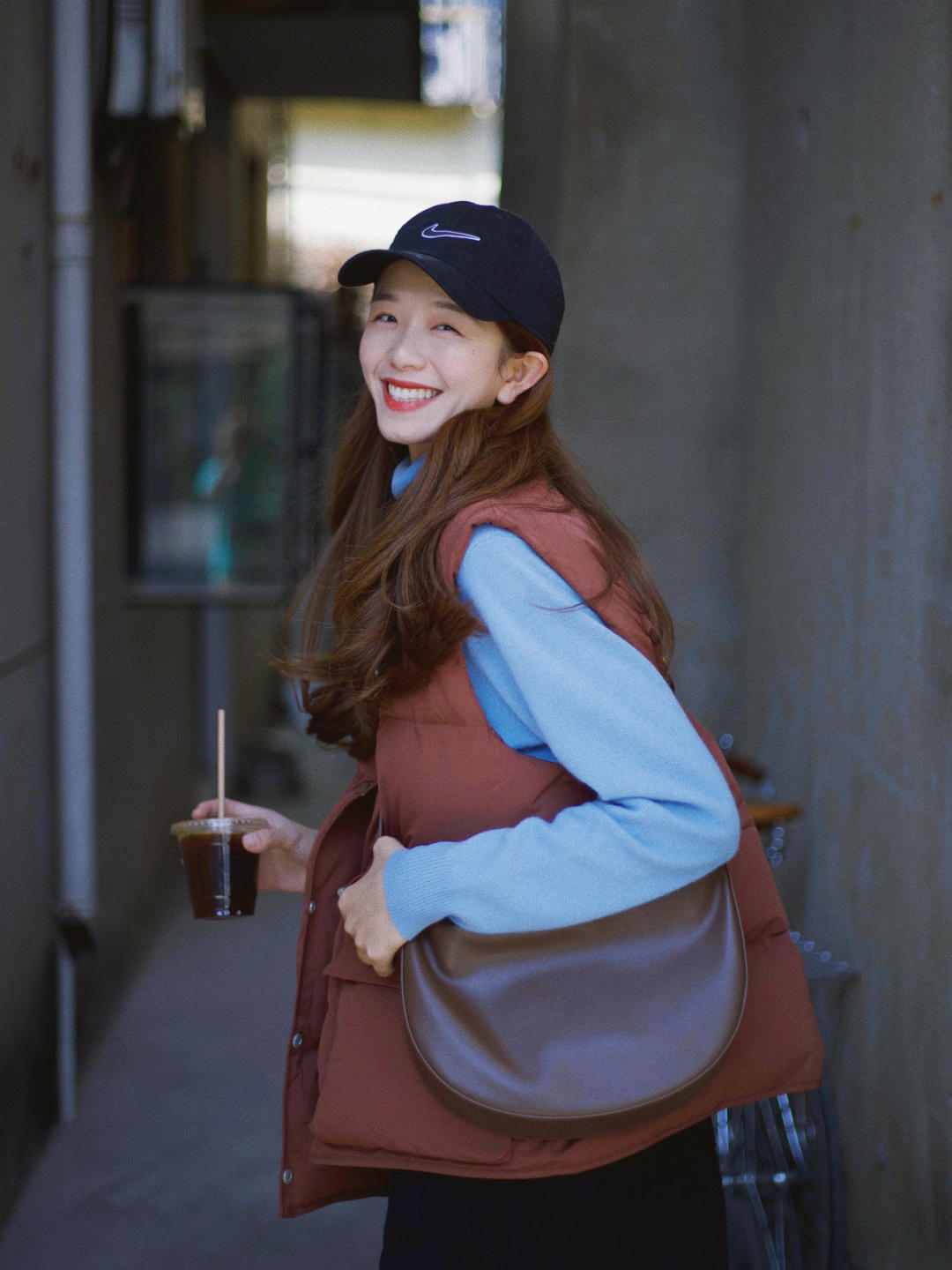 博主 30+女性如何摆脱土气感?针织衫搭配半身裙,高级时髦又减龄