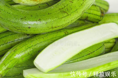 丝瓜|炒丝瓜不能直接下锅,发黑还出水,教你一招,颜色翠绿有食欲