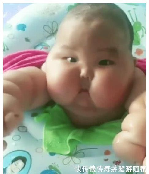 胖成|奶奶回家看望孙子,孩子模样让众人笑喷,网友:这是吃啥长大的?