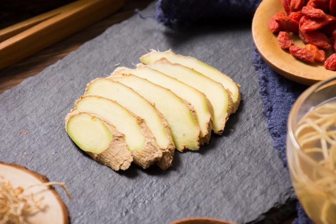  困扰|生姜切片和小苏打一起用，可以解决这些困扰→