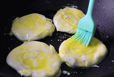 葱油饼|这道脆虾葱油饼一上桌，我的筷子就没停过