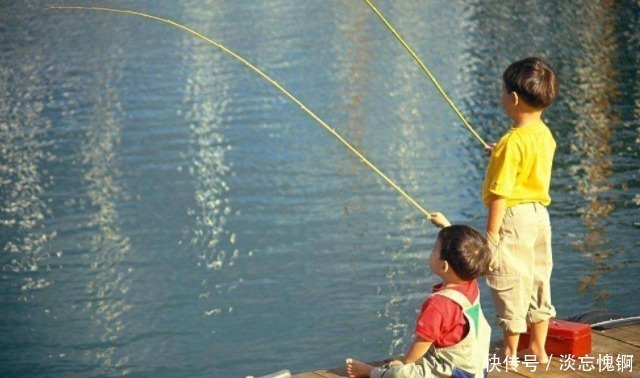 上联!先生出上联:昨日偷桃钻狗洞,不知是谁?学生的下联令人佩服!