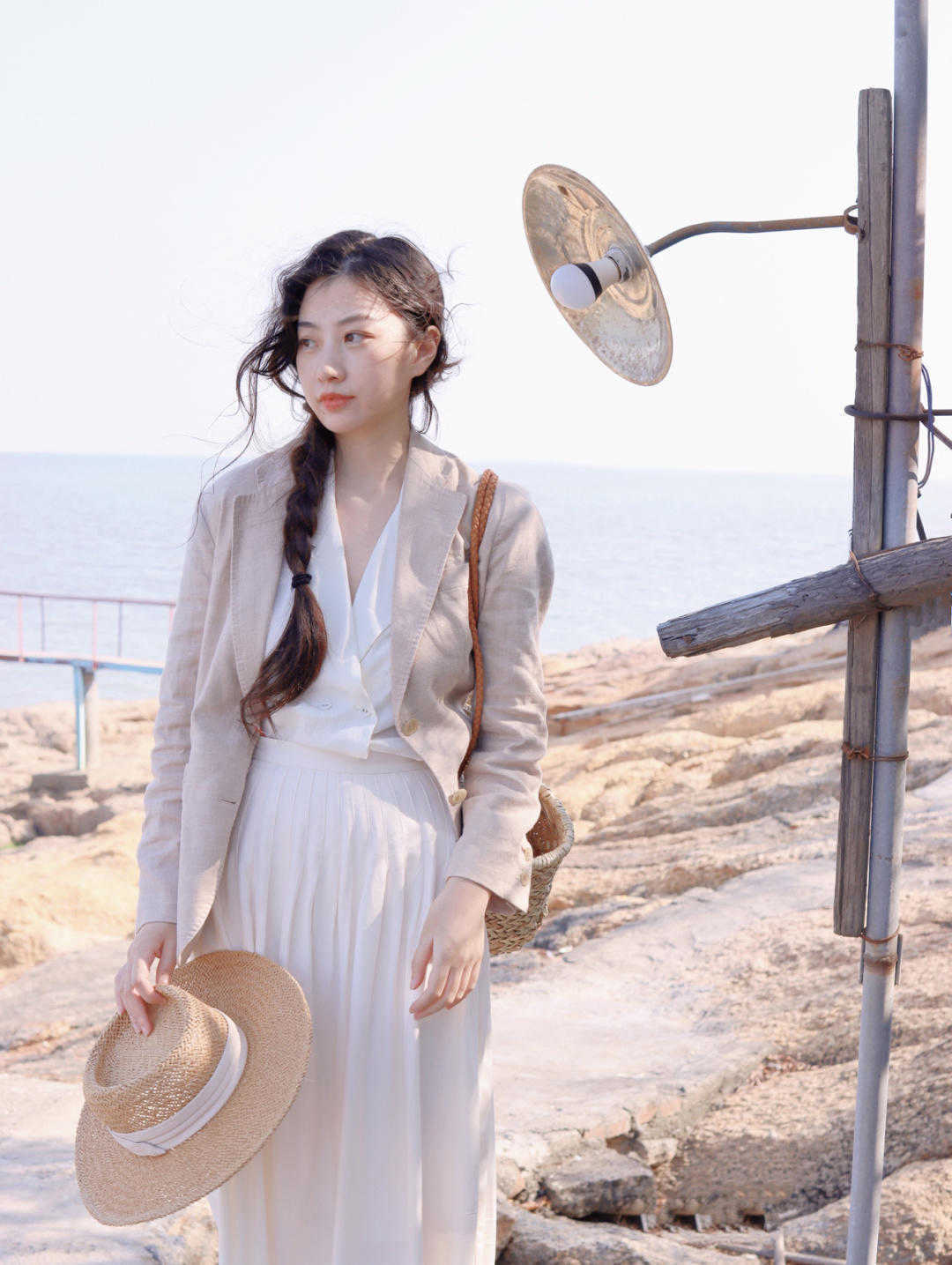 半身裙 为何你穿衣土气?衬衫搭半身裙或者牛仔裤优雅时髦,适合普通女生