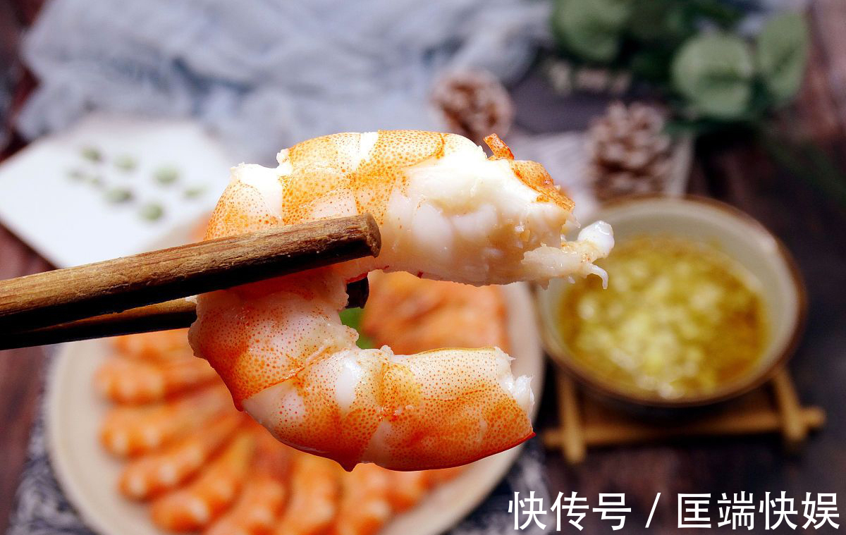 吃虾时,虾头里面是“黄”还是“屎”渔贩告诉你,别再吃错了