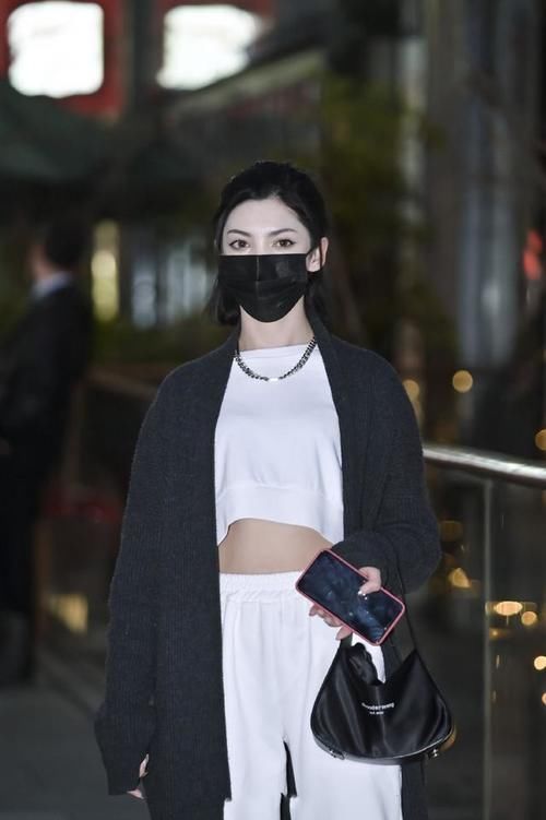 30岁的女性懂不懂打扮？看春季穿搭就了解，正确的搭配时尚且年轻