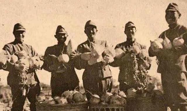 原因|抗日时期，日本兵为啥喜欢塞糖给小孩子吃？原因很简单