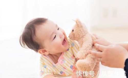 适应能力|宝宝半岁以后，若是还不会做这4个动作，可能是发育遇阻碍了