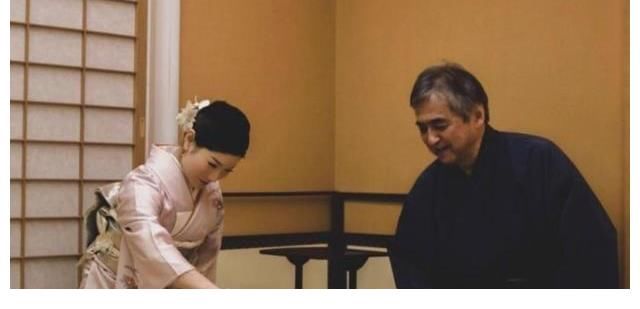 主人家|日本传统的坐姿，似乎就是跪坐在地上，难道跪坐舒服吗？