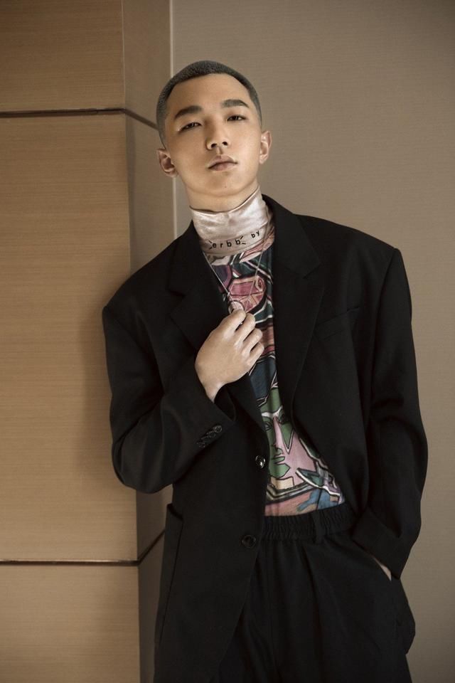 蔡维泽夺选秀冠军走红 与吴青峰互赞“甜甜圈”