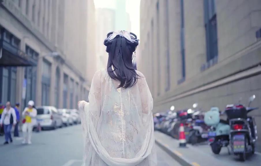 小姐姐|汉服又玩出新花招,圈子里的小姐姐怒了洛丽塔娘请自重