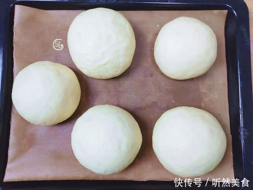 苹果别直接吃了,简单一做,松软香甜,好吃管饱,可以当成早餐