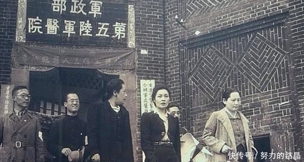 嫣然一笑的宋美龄和遛鸟的林徽因罕见照,英姿飒爽,风姿绰约