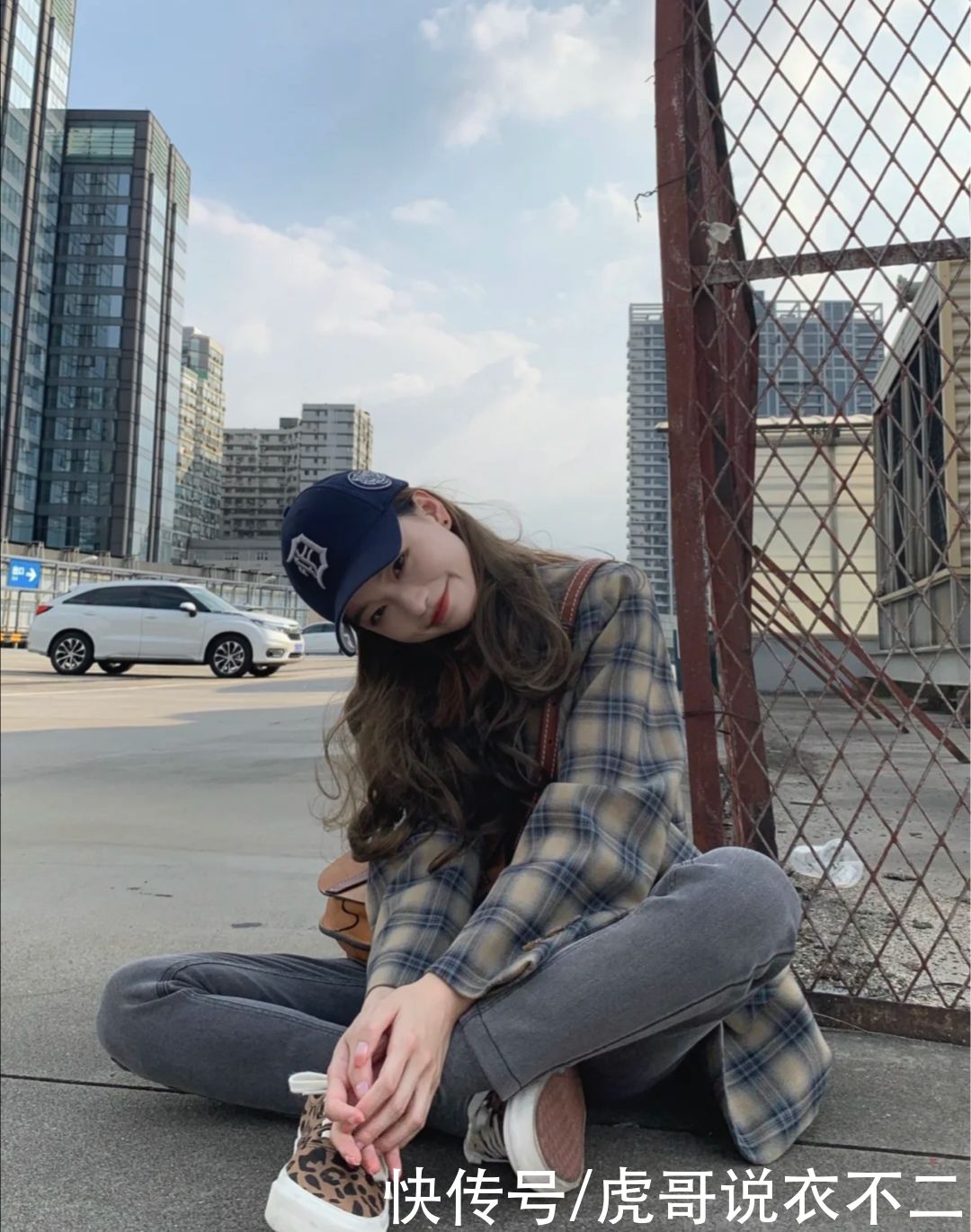 冬日里穿什么最炫？当然是格纹小西装了，轻松变身“复古女王”