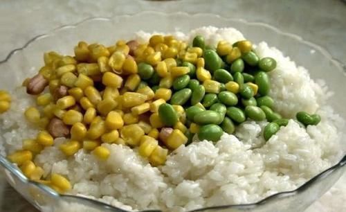 冬天,教你做糯米饭,锅中一蒸,香甜软糯零添加,家人都爱吃