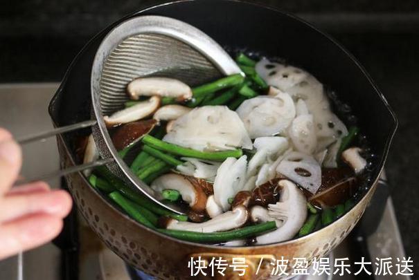 鱿鱼最下饭的麻辣做法,配菜丰富做法不难,鱿鱼弹牙有嚼劲