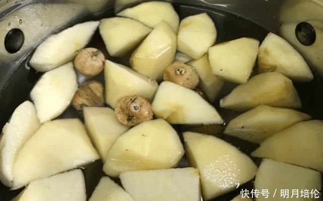苹果和它一起煮,等于天然“安神汤”,失眠好了,夜里睡得香!