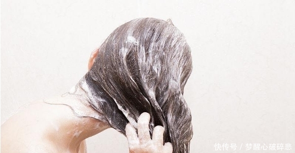 刚洗完头发, 没多久就油了? 也许是你没注意到这4件事