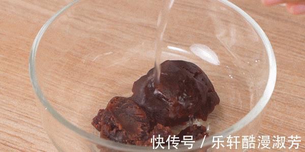 小丸子|敷面膜不如多吃它!喝一口美又润,每年秋天都不能错过!