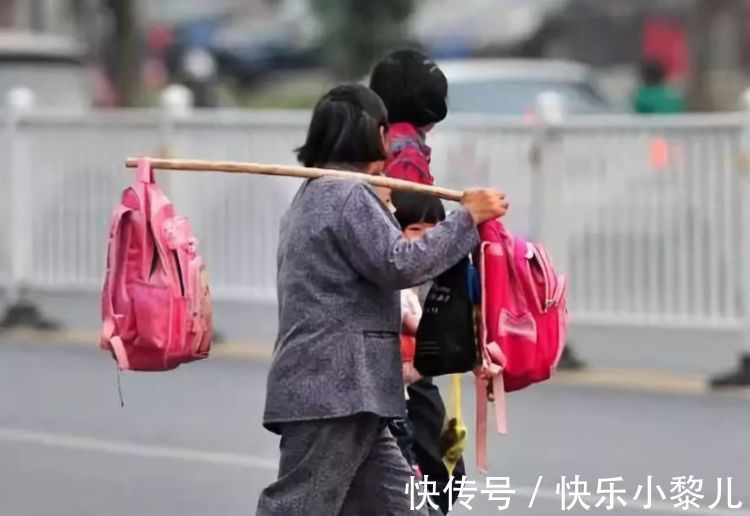 课程表|孩子的书包一定要自己背?“小肩膀、大书包”,他们承受的是什么