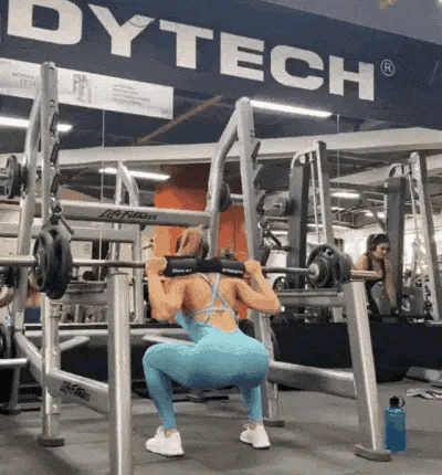 臀部|世界级超模Tatsiana Paulava,身材曲线完美,坚持运动或是关键