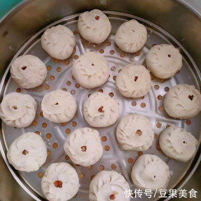 味极鲜|鲜猪肉酸菜包子你这么做，保证你吃一次想十次