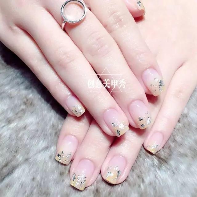 春天的透明系渐变美甲，和你一样美~