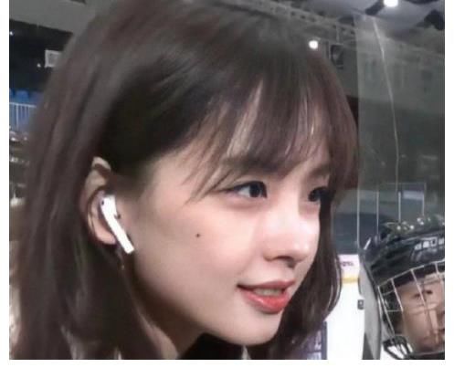 工作证|湖南卫视用AI又创了个“王冰冰”，连细节都不放过，真是太牛了