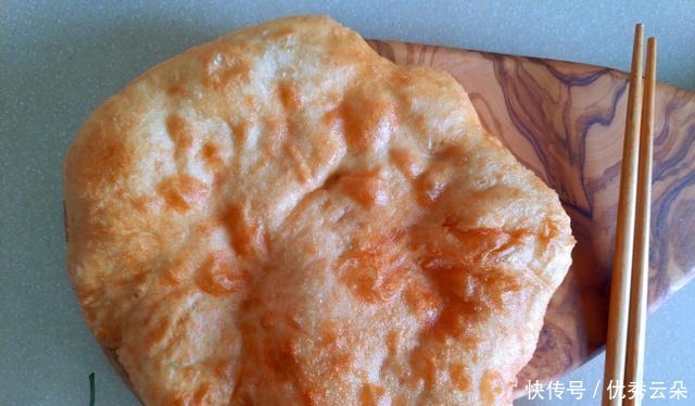 大年三十早上,做个鸡肉饼吃吧,只需一种食材,方便不占肚