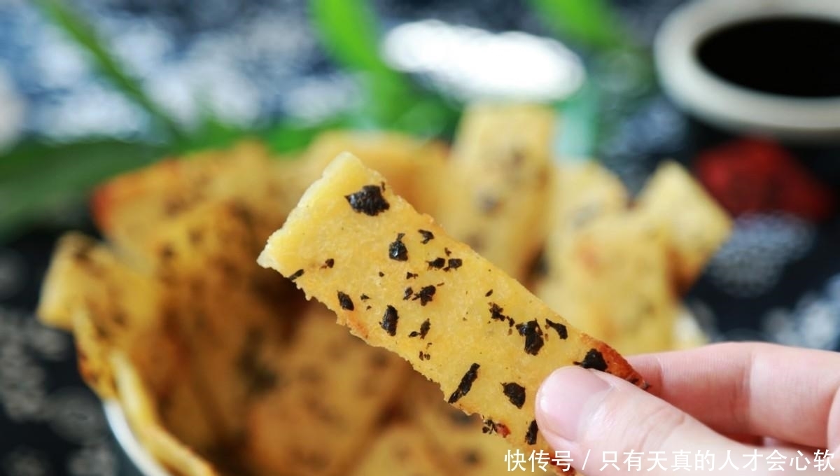 土豆|做好的土豆泥放入烤箱烤一烤，加入海苔碎，鲜美软糯又好吃